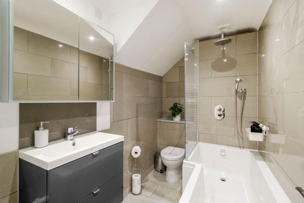 Modern 2 Bedroom Apartment In The Heart Of ロンドン エクステリア 写真